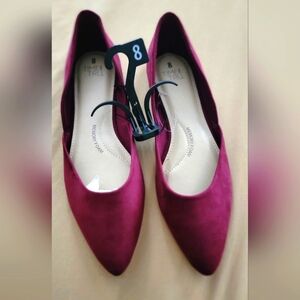 NWT Women's Burgundy Flats